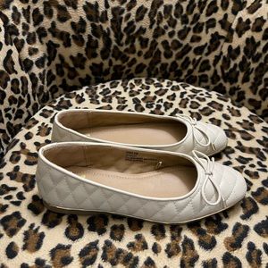 Size 6 tan color flats in good condition. Item is sold as is.